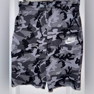 Nike EUC grey/black Camo Sweat Shorts